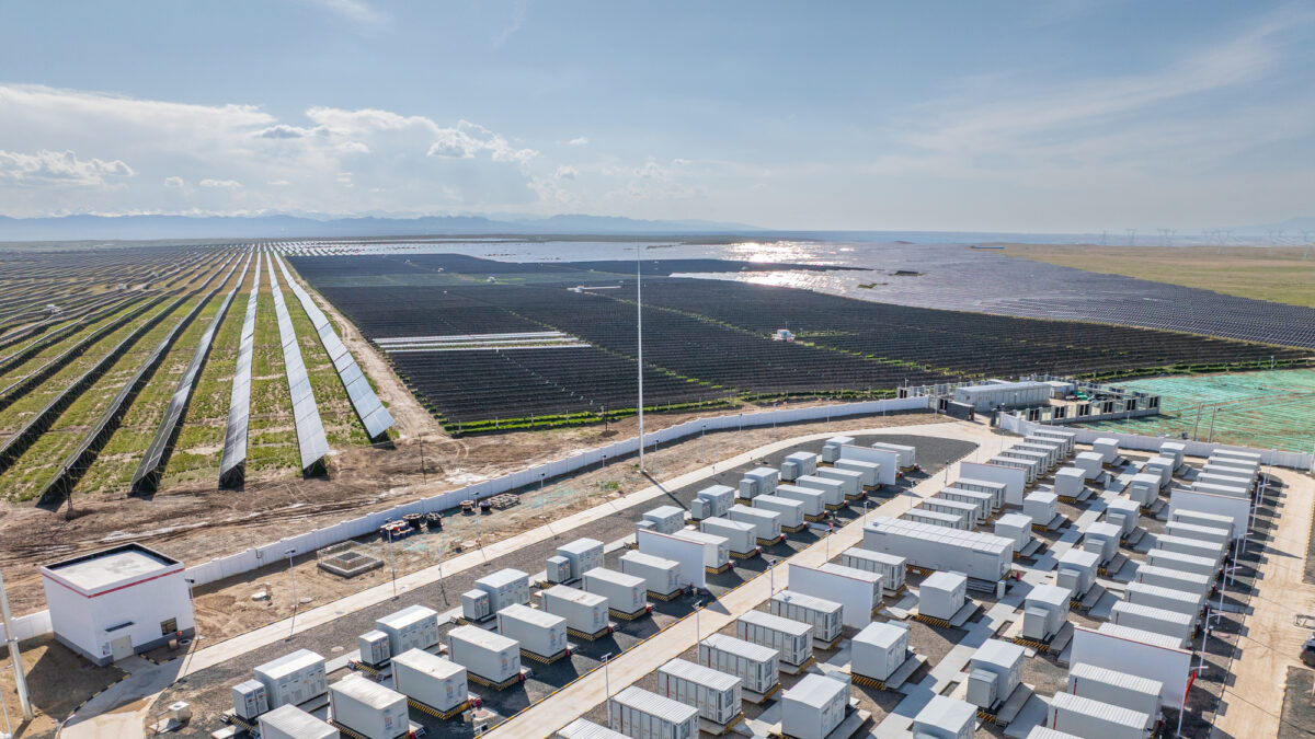 Solar power station and energy storage power station