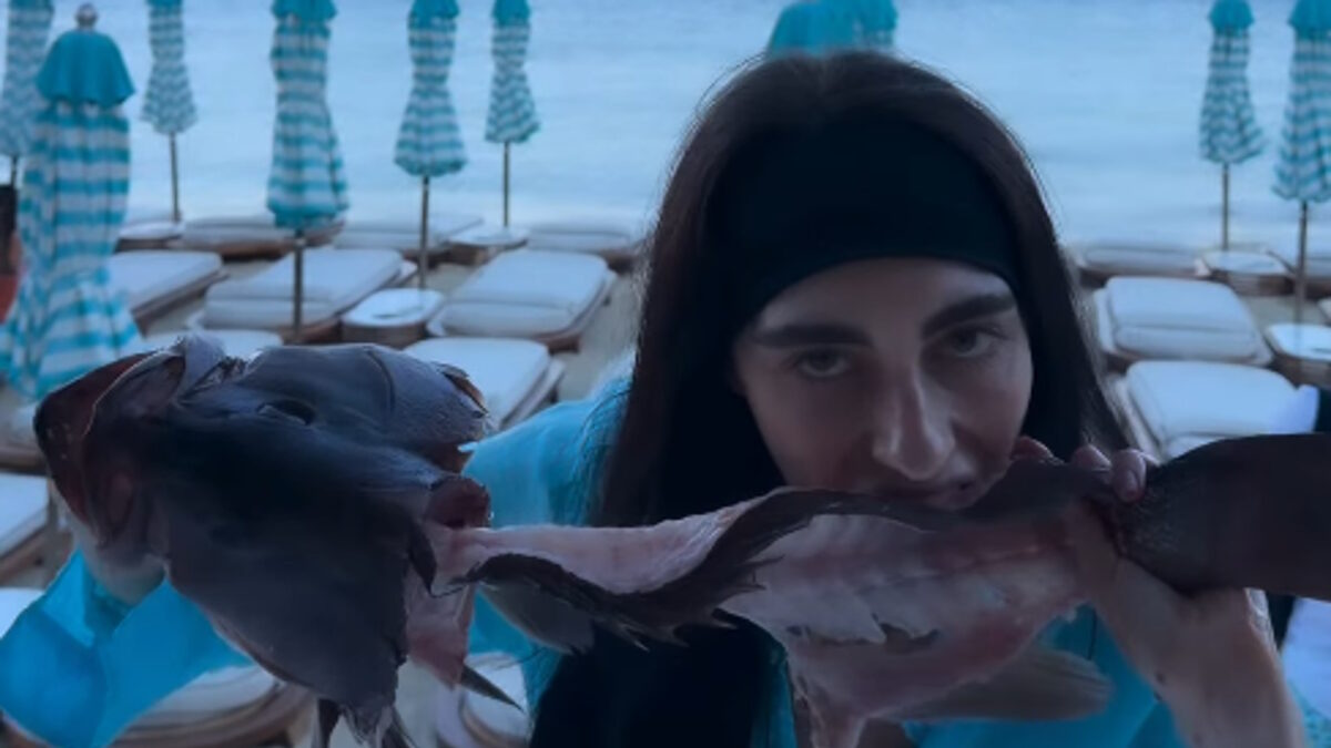 Η Ιταλίδα που έτρωγε το ωμό ψάρι
