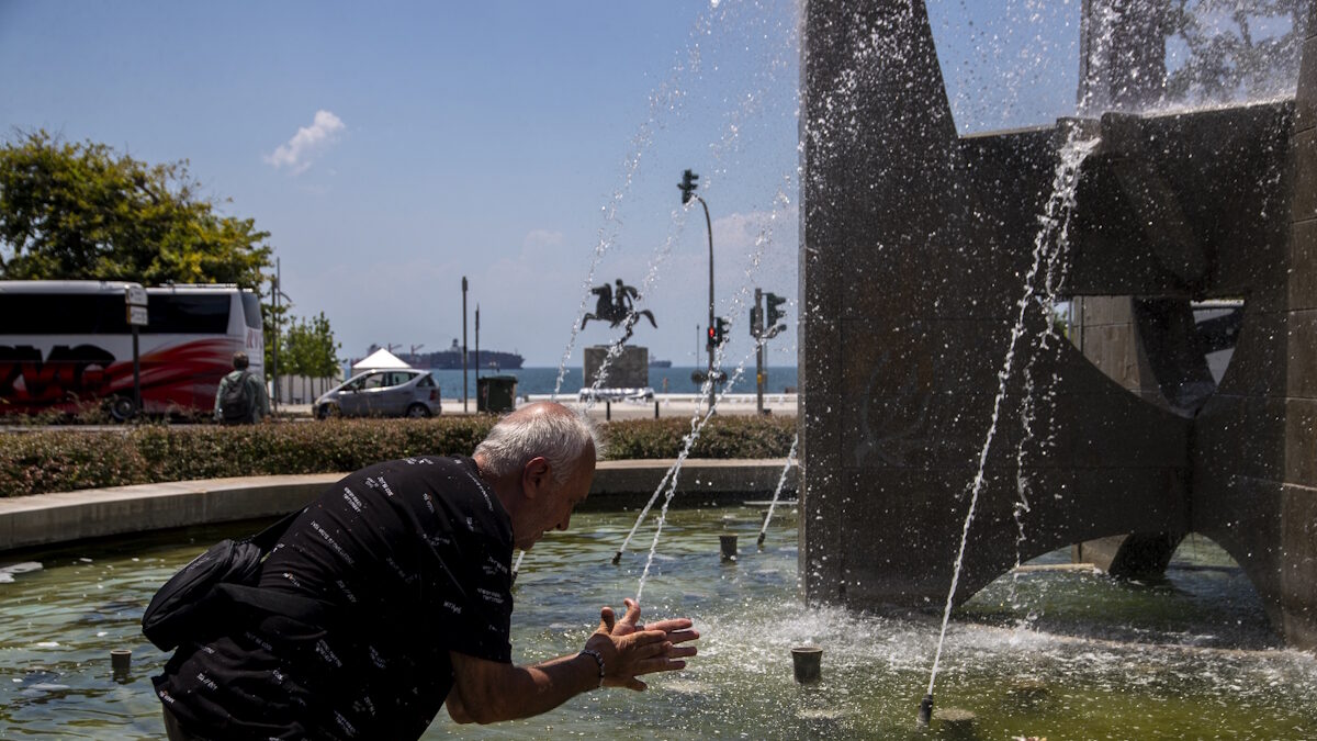Καιρός: Ξεπέρασε τους 41 °C η μέγιστη θερμοκρασία τη Δευτέρα – Τρίτη και Τετάρτη οι χειρότερες μέρες του καύσωνα