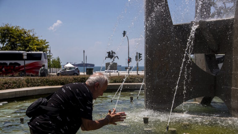 Καιρός: Ξεπέρασε τους 41 °C η μέγιστη θερμοκρασία τη Δευτέρα – Τρίτη και Τετάρτη οι χειρότερες μέρες του καύσωνα