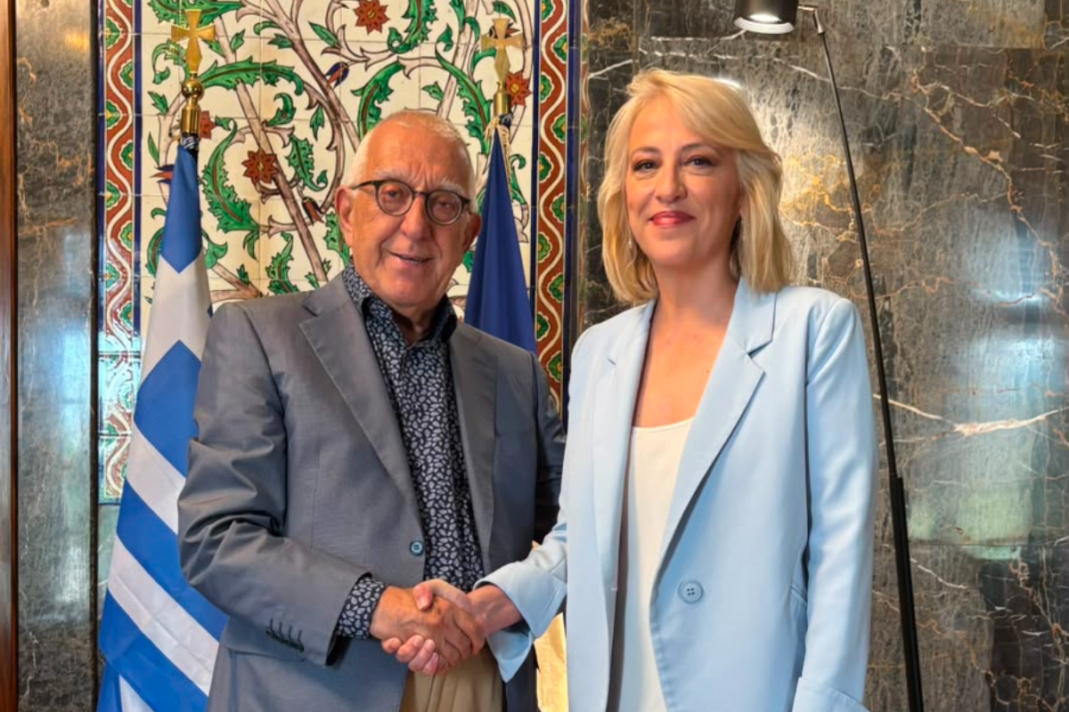 Δούρου στην πρώτη συνάντησή της ως πρόεδρος της ΚΟ του ΣΥΡΙΖΑ με τον Κακλαμάνη: «Θα δώσουμε μάχη απέναντι στην απαξίωση της πολιτικής» 