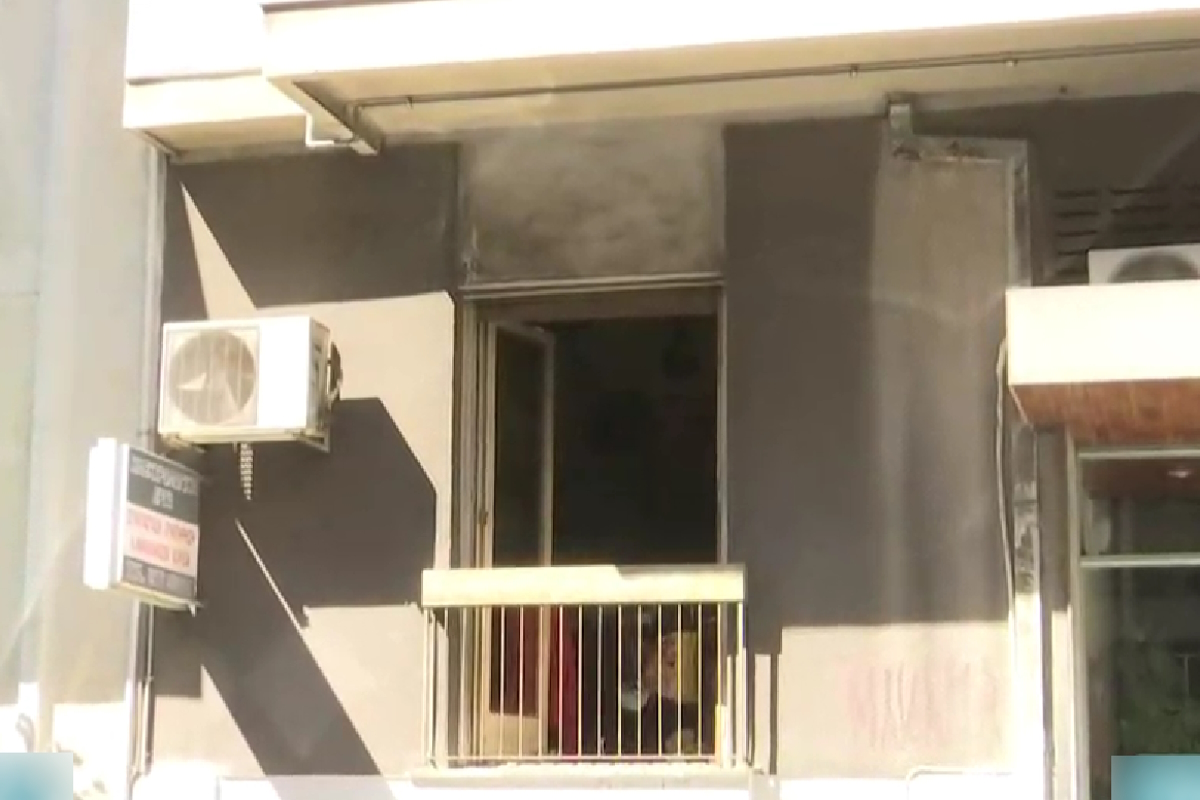 Το διαμέρισμα που έπιασε φωτιά στην Καλλιθέα