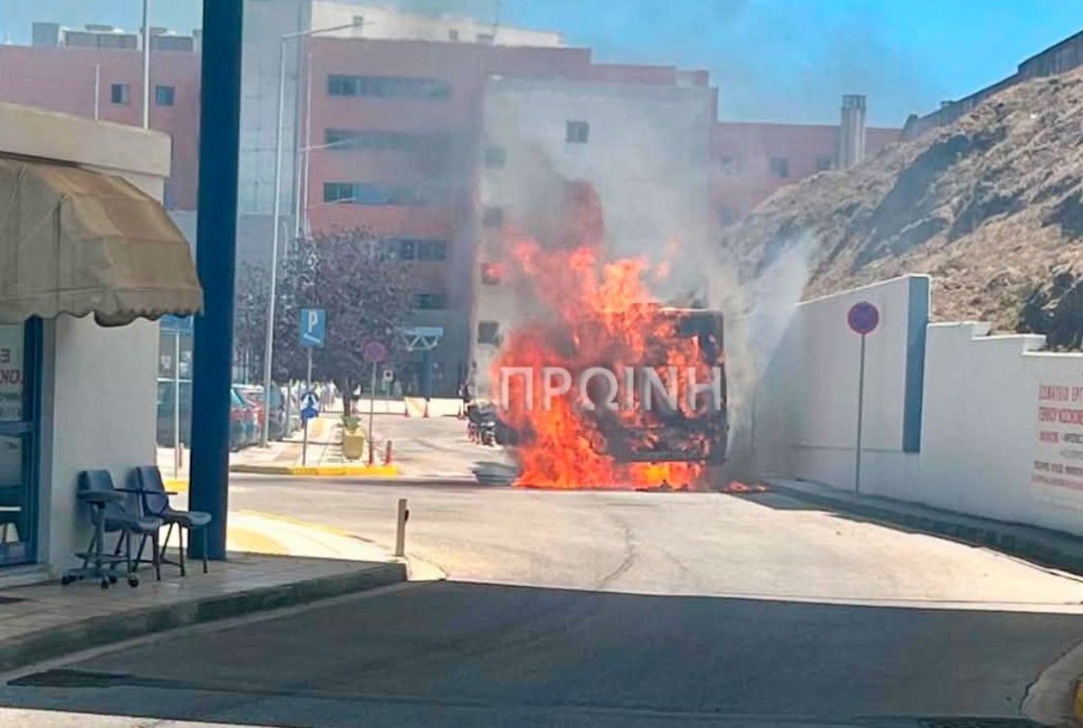 Φωτιά σε λεωφορείο στην Καβάλα
