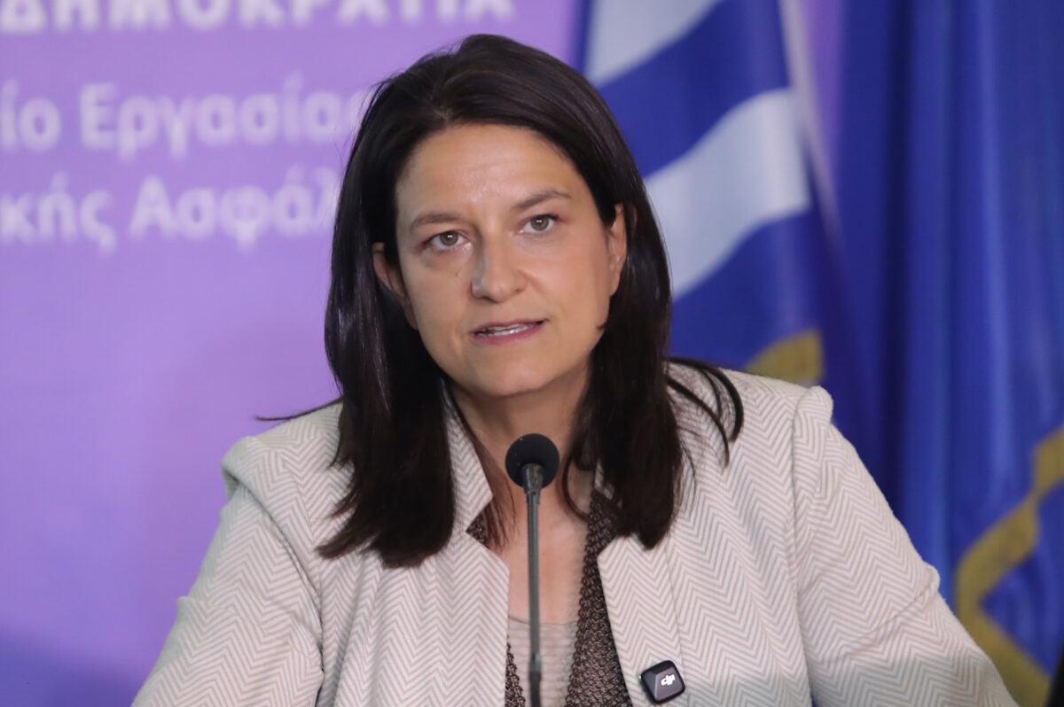 Συνέντευξη τύπου της Υπουργού Εργασίας και Κοινωνικής Ασφάλισης Νίκης Κεραμέως με την Υφυπουργό Άννα Ευθυμίου και τον Γενικό Γραμματέα Κοινωνικής Ασφάλισης Κωνσταντίνο Τσαγκαρόπουλο, για την παρουσίαση του νομοσχεδίου για την "βελτίωση του πλαισίου επαγγελματικής ασφάλισης περισσότερες δυνατότητες για εργαζόμενους και επιχειρήσεις" Τρίτη 30 Ιουνίου 2026