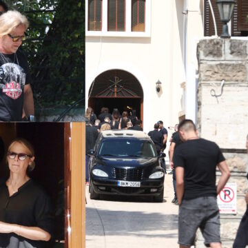 Κηδεία Λορέντζο Καριέρε: Πλήθος κόσμου στο τελευταίο «αντίο» – Συντετριμμένοι η σύζυγός του και οι «Φίλοι για πάντα»