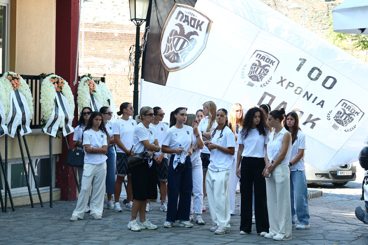 Κηδεία Αννας Μαρίας Πανταζώνη: «Βαρύ» κλίμα στο τελευταίο αντίο στην 15χρονη αθλήτρια του ΠΑΟΚ