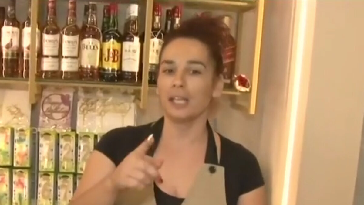 Η υπάλληλος του ζαχαροπλαστείου
