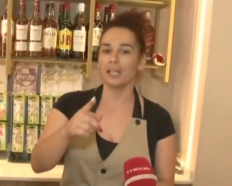 Η υπάλληλος του ζαχαροπλαστείου