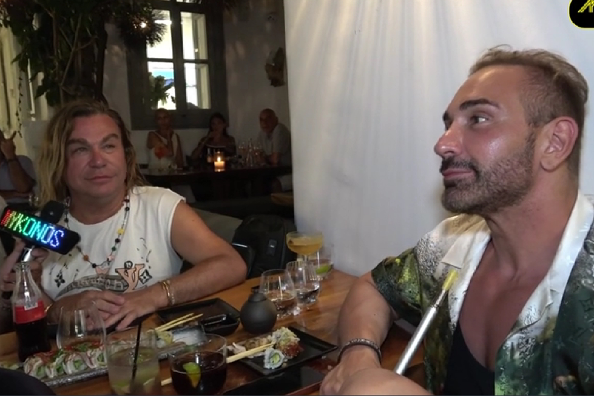 Νίκος Κοκλώνης: Παρέα με τον Τρύφωνα Σαμαρά στα σοκάκια της Μυκόνου - Που θα τον δούμε την επόμενη σεζόν