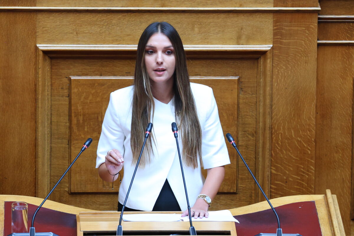 Η Μυρτώ Κοροβέση αποχώρησε από τους Δημοκράτες και ανεξαρτοποιήθηκε