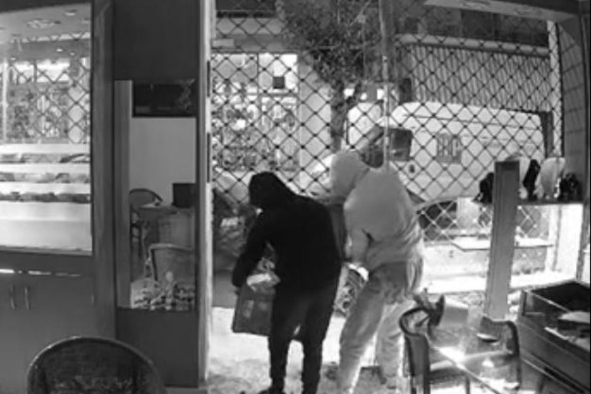 Διαρρήξεις σε κοσμηματοπωλεία: Μόλις σε 100 δευτερόλεπτα, άδειασαν με καφάσια κοσμήματα αξίας πολλών χιλιάδων ευρώ