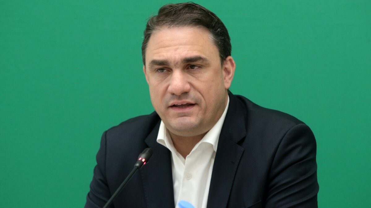 O εκπρόσωπος Τύπου του ΠΑΣΟΚ-Κινήματος Αλλαγής Κώστας Τσουκαλάς μιλάει σε συνέντευξη Τύπου με θέμα: «Ταμείο Ανάκαμψης - “Ελλάδα 2.0”: Η μεγάλη χαμένη ευκαιρία - Η σύγκριση που εκθέτει την κυβέρνηση», στα γραφεία του κόμματος, Αθήνα, Τετάρτη 1 Ιουλίου 2026. ΑΠΕ-ΜΠΕ/ΑΠΕ-ΜΠΕ/ΑΛΕΞΑΝΔΡΟΣ ΒΛΑΧΟΣ