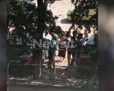 Άγριος ξυλοδαρμός γιατρού από συγγενείς ασθενή σε parking νοσοκομείου της Αθήνας – Βίντεο ντοκουμέντο από την επίθεση