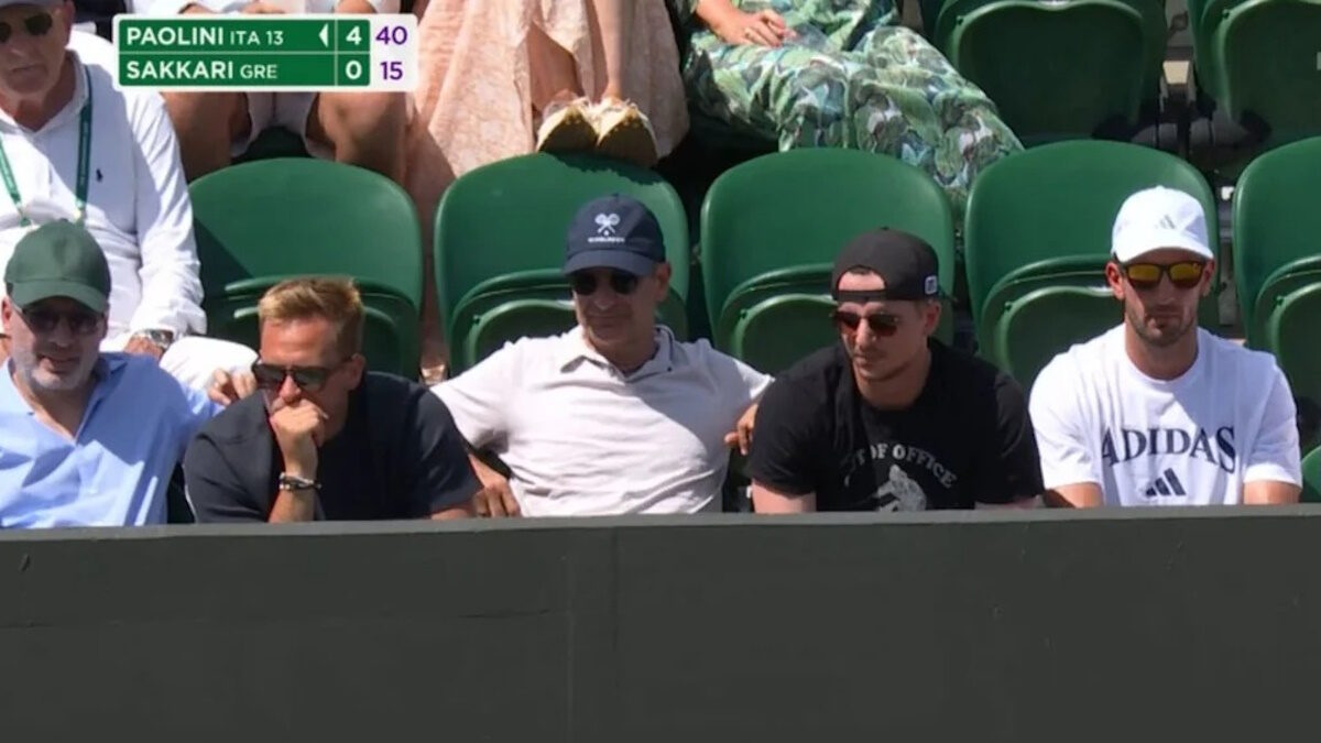 Ο Κυριάκος Μητσοτάκης στο Wimbledon για τον αγώνα της Μαρίας Σάκκαρη με την Τζασμίν Παολίνι