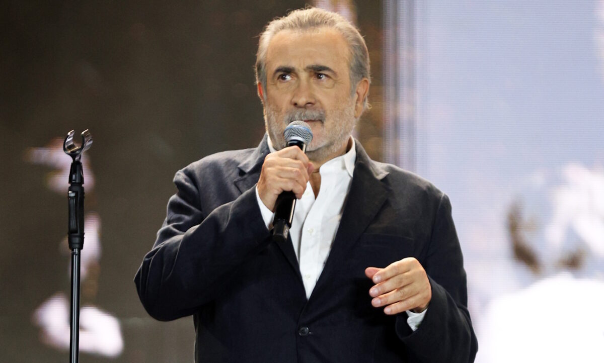 Ο Λάκης Λαζόπουλος καταγγέλλει: Οδηγούμαστε στη Μυκονοποίηση της Πάρου και στην απαξίωση της ομορφιάς