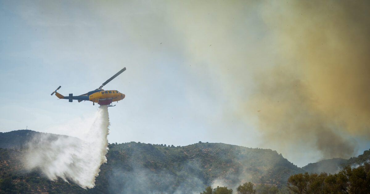 Φωτιά στη Λέσβο: Τιτάνια μάχη κόντρα στους ανέμους και τις αναζωπυρώσεις στο Πλωμάρι