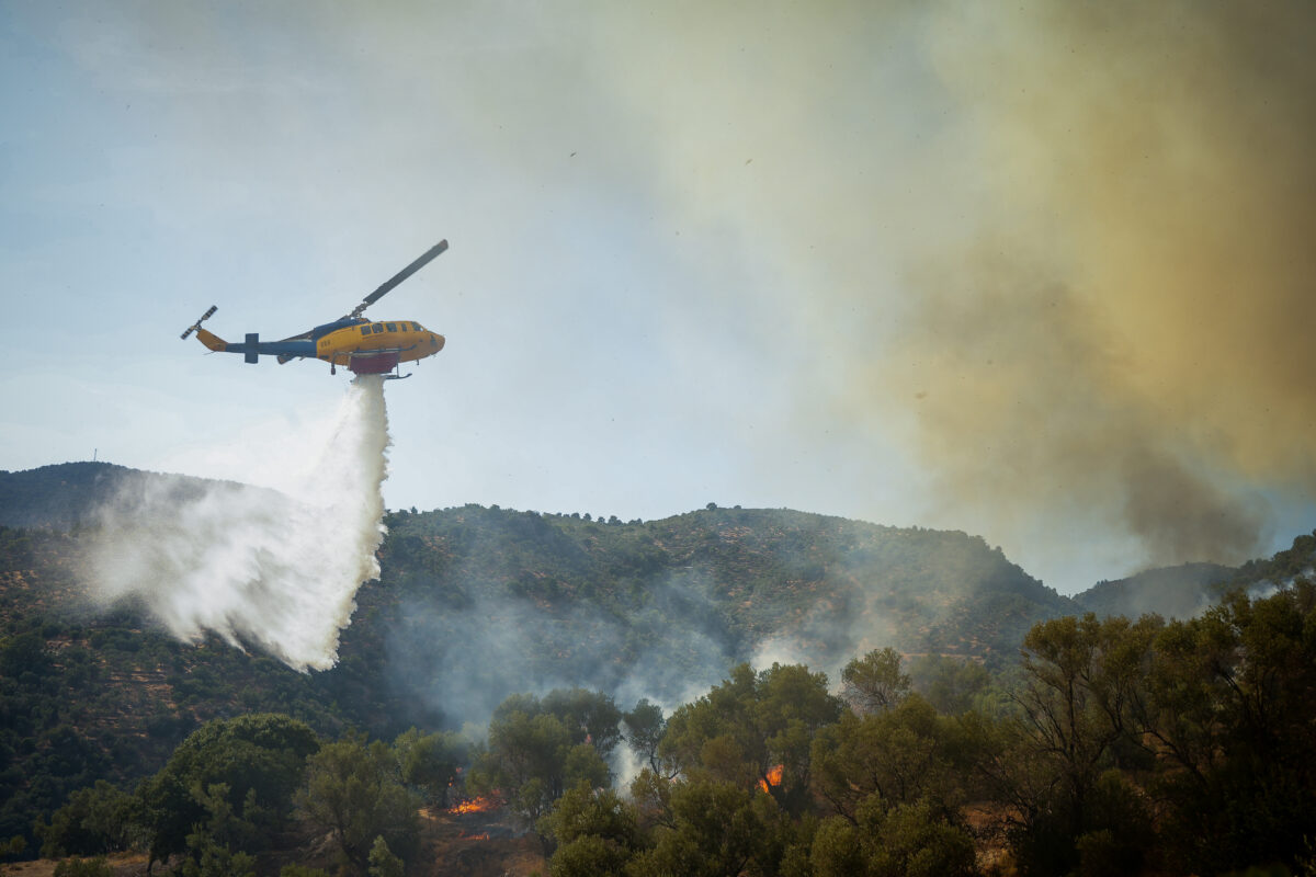 Φωτιά στη Λέσβο: Τιτάνια μάχη κόντρα στους ανέμους και τις αναζωπυρώσεις στο Πλωμάρι