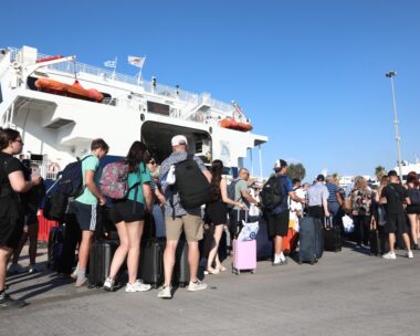 Κόσμος στο λιμάνι