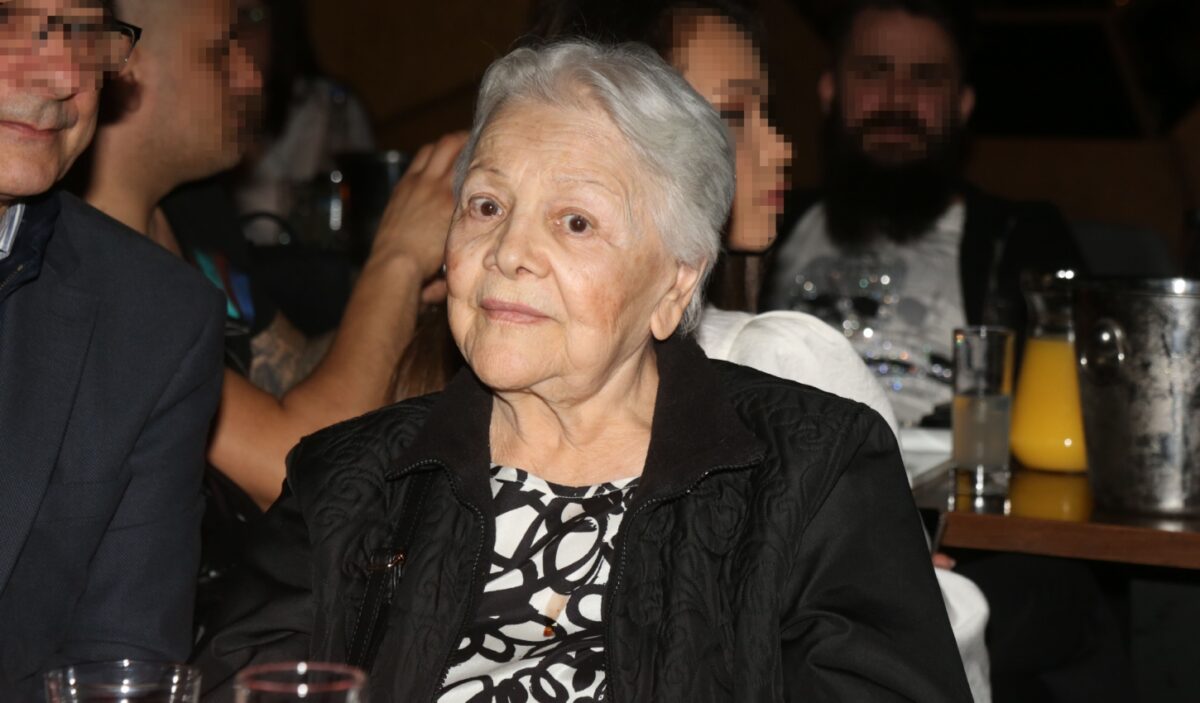 Μαίρη Λίντα: Η δολοφονία της μητέρας της που σημάδεψε τη ζωή της - Διαρρήκτες την χτύπησαν και την έκαψαν ζωντανή