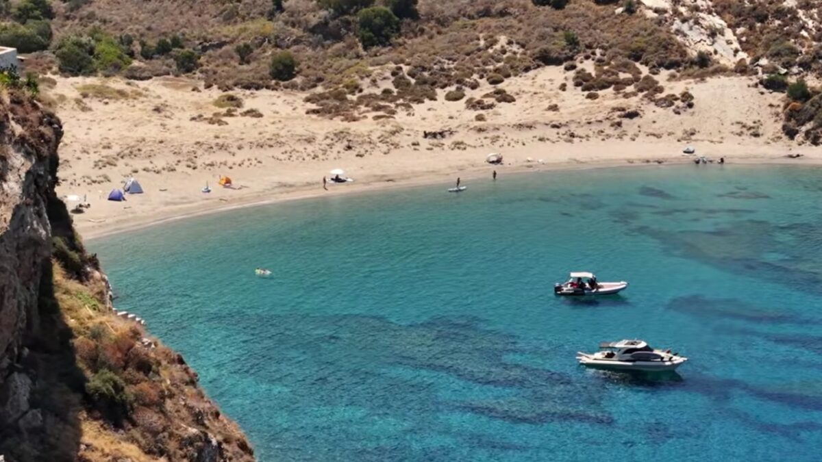 Μαρμάρι Μάνης: Η άγνωστη νοτιότερη αμμουδιά της Ηπειρωτικής Ελλάδας