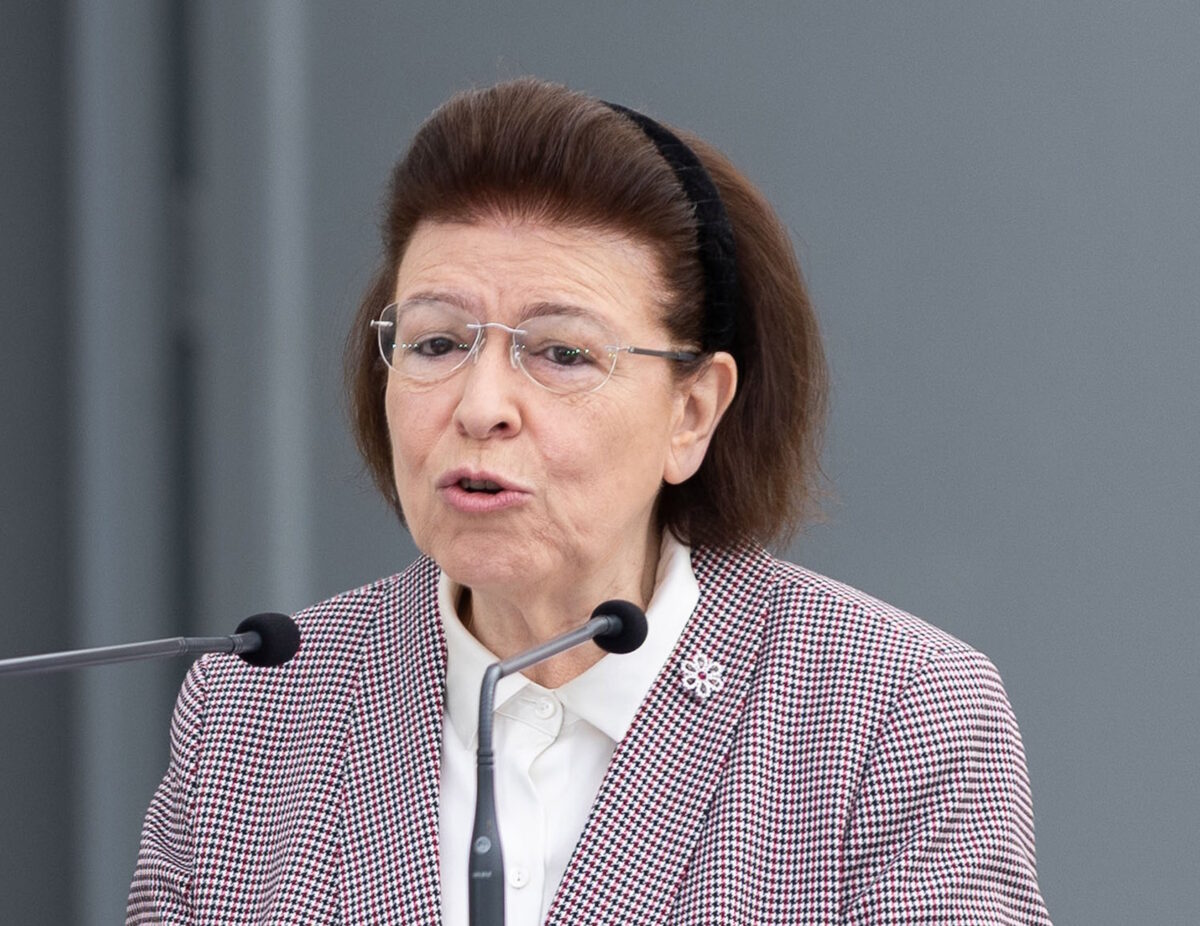 Αλέξης Σταμάτης: Η Λίνα Μενδώνη αποχαιρετά με θλίψη τον συγγραφέα - «Θεράπευσε όλα τα είδη του λόγου»