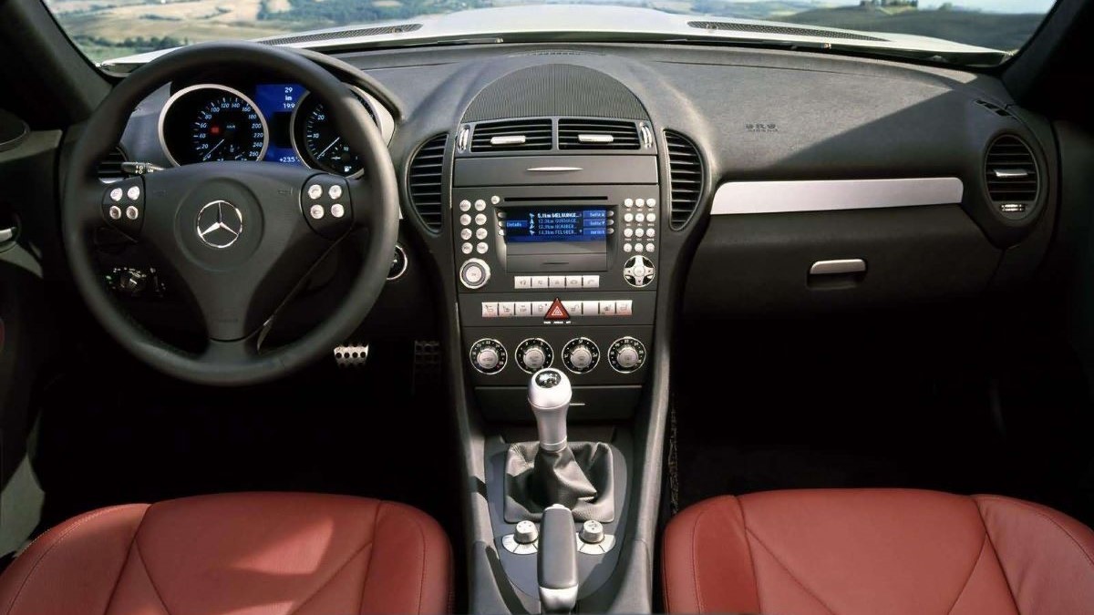 Ποιο διαχρονικό αριστοκρατικό cabrio κοστίζει 10.000 ευρώ μεταχειρισμένο;