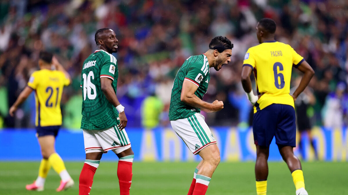 Ο Raul Jimenez (Μ) έκανε το σκορ 2-0 και πανηγυρίζει