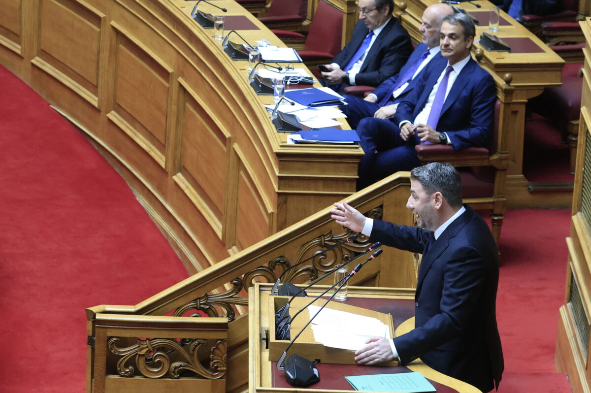 Μητσοτάκης και Ανδρουλάκης «διασταυρώνουν τα ξίφη τους» στη Βουλή για την ακρίβεια - «Πυρά» στο ΠΑΣΟΚ και στο βάθος εκλογές