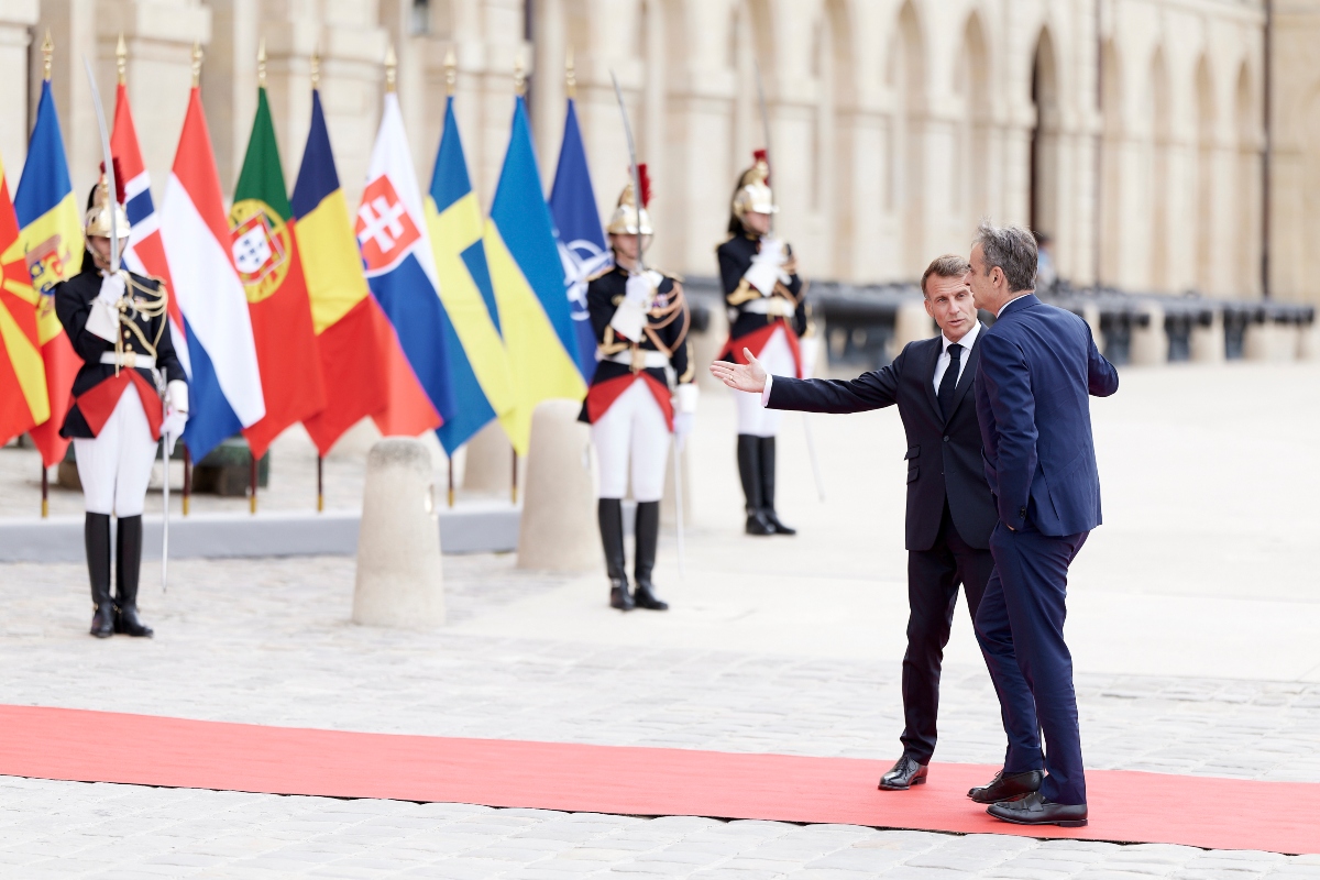 mitsotakis parisi