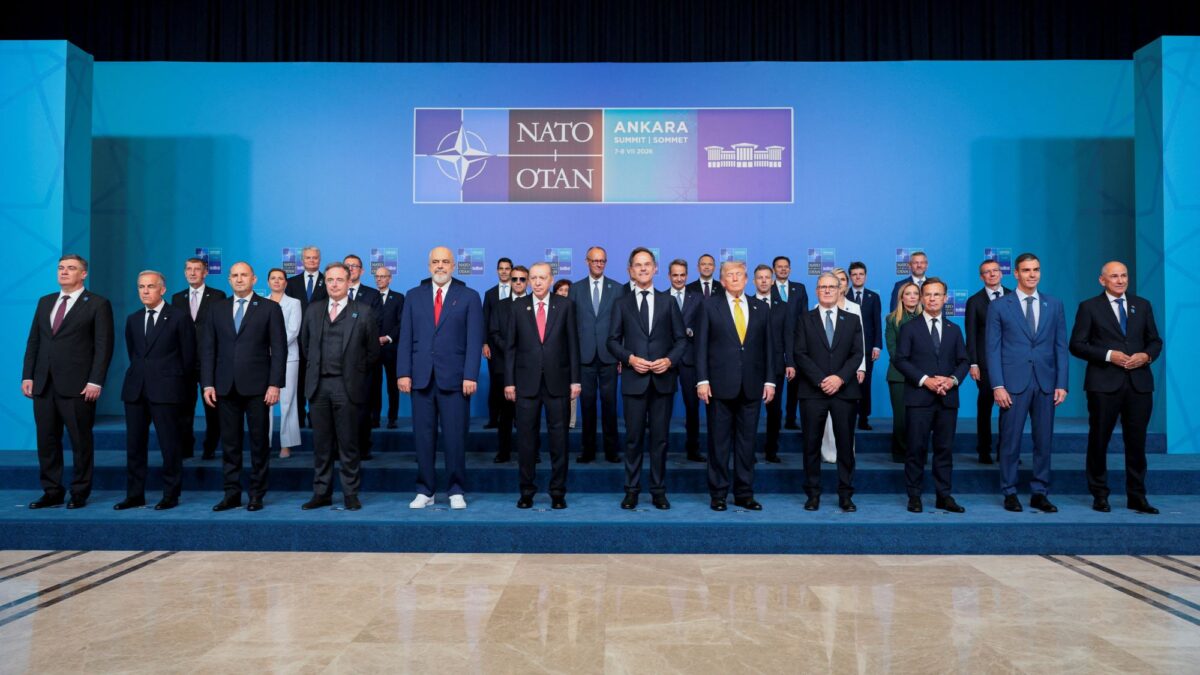 Η οικογενειακή φωτογραφία των ηγετών του ΝΑΤΟ