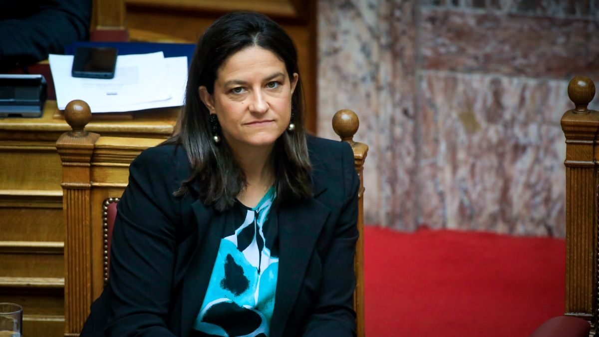 Η Νίκη Κεραμέως στη Βουλή