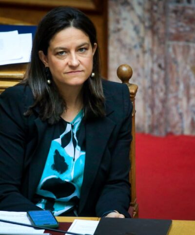 Η Νίκη Κεραμέως στη Βουλή
