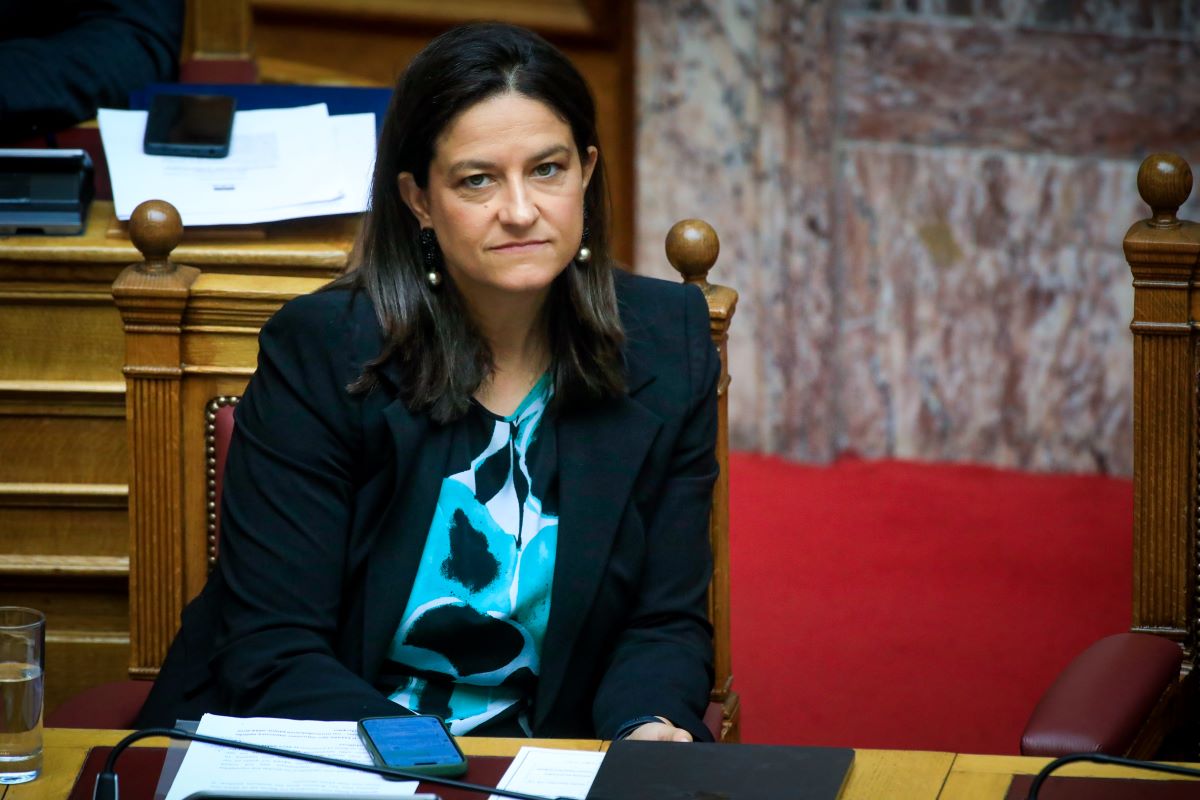 Ανατροπή-σοκ στις συντάξεις χηρείας: Η Νίκη Κεραμέως ανακοίνωσε το τέλος της μείωσης μετά την τριετία! 2 Η Νίκη Κεραμέως στη Βουλή