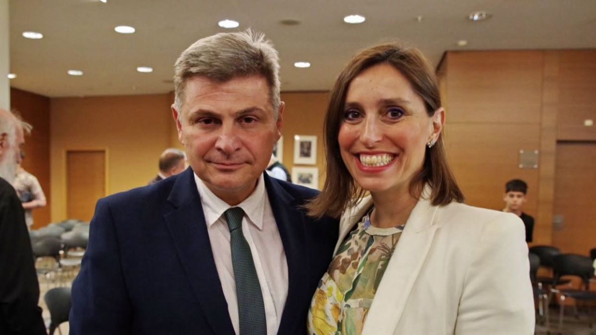 Ο Νικόλας Φαραντούρης με τη σύζυγό του Θεοδώρα Αϊβάζογλου