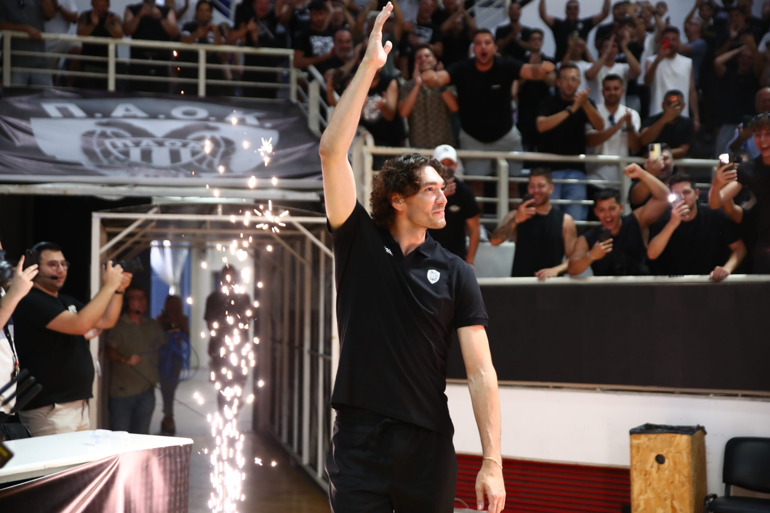 ΠΑΡΟΥΣΙΑΣΗ ΤΟΥ ΤΣΕΝΤΙ ΟΣΜΑΝ ΑΠΟ ΤΗΝ ΟΜΑΔΑ ΤΟΥ ΠΑΟΚ (ΝΑΣΟΣ ΣΙΜΟΠΟΥΛΟΣ
