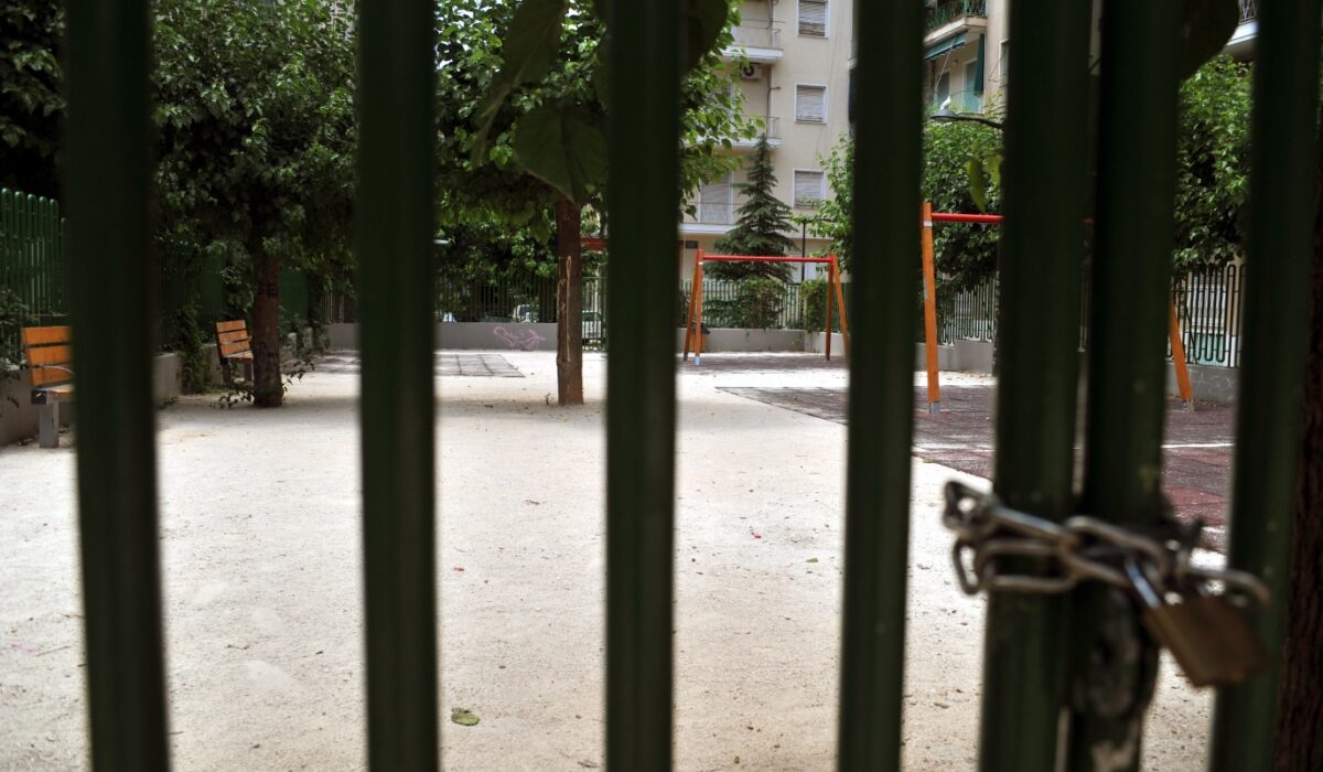 Αγιος Δημήτριος: Κλειστές δύο παιδικές χαρές λόγω κινδύνου κατολισθήσεων και καθίζησης