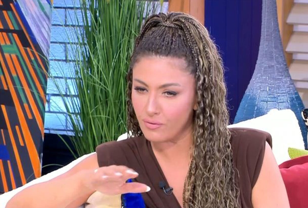 Έλενα Παπαρίζου: Έχει χάρη που τον κρατούσα τον πατέρα μου, έχει χάρη γιατί θα είχε φάει πολύ ξύλο