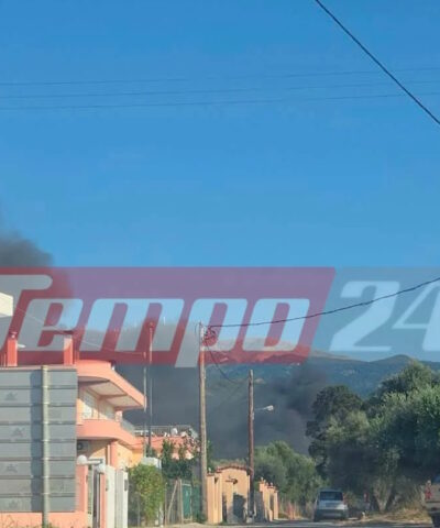 Μαύροι καπνοί από την πυρκαγιά στην περιοχή του Πλατανίου στην Πάτρα