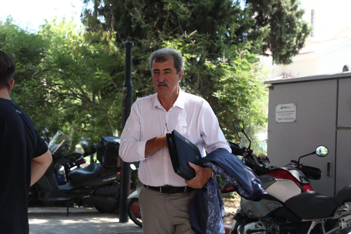 Πολάκης πριν τη συνεδρίαση της Πολιτικής Γραμματείας: «Δεν χωρούν στον δρόμο μου των αλλωνών κουμάντα»