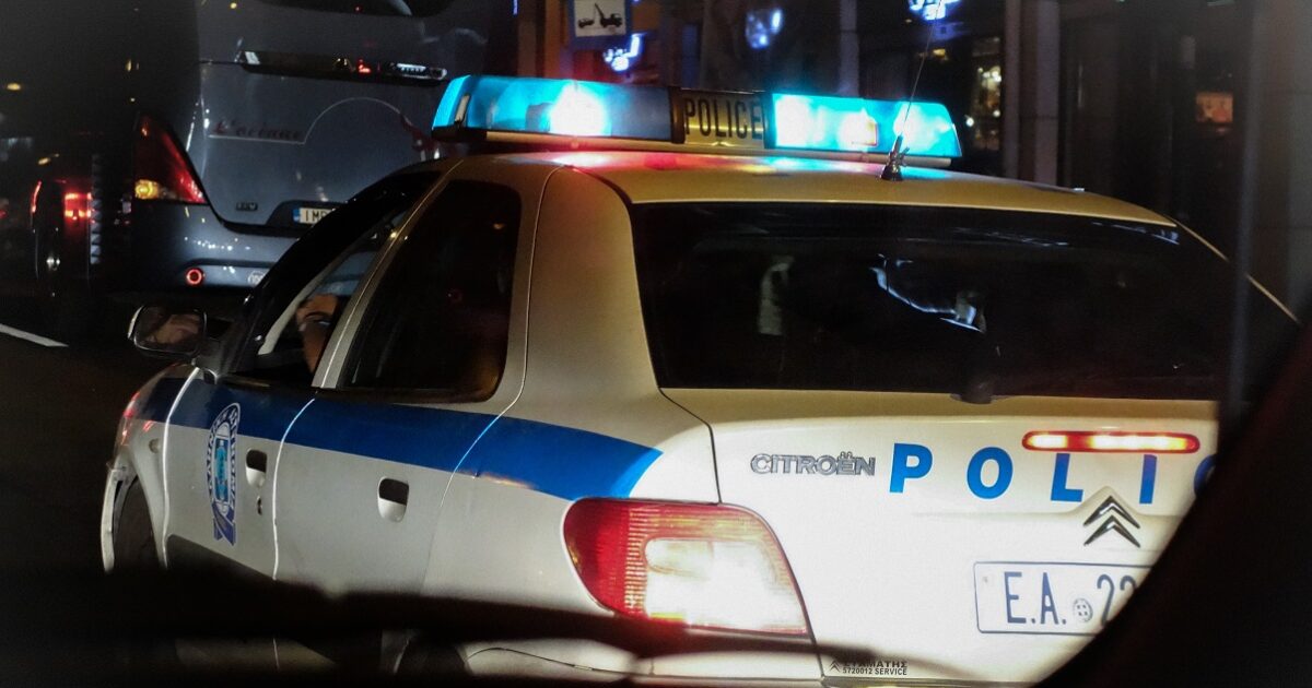 Πάτρα: Άγνωστοι άφησαν 18 σφαίρες στην είσοδο καταστήματος