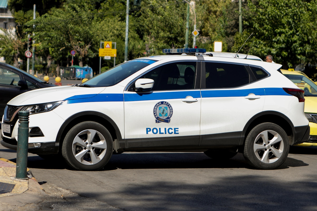 Συνελήφθη ανήλικος που οδηγούσε μηχανή χωρίς δίπλωμα και επιτέθηκε σε αστυνομικό στον Βόλο