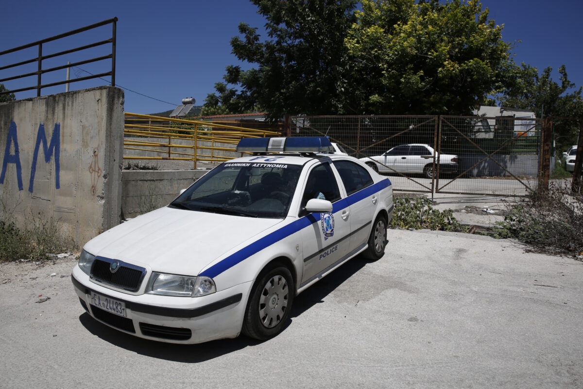 Αργος Ορεστικό: Μεθυσμένος εισέβαλε με αυτοκίνητο σε στρατόπεδο - Από τύχη γλίτωσαν στελέχη της μονάδας