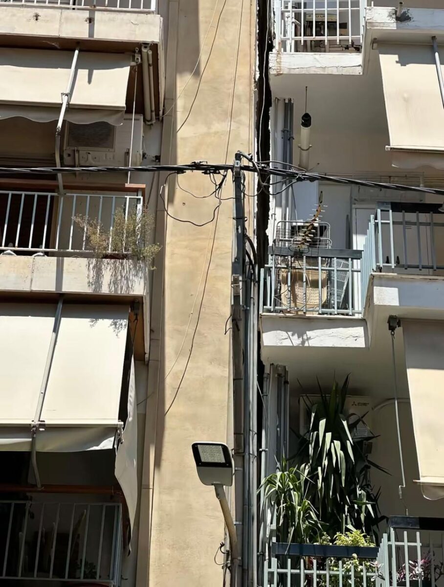 Κατάρρευση πολυκατοικίας στα Πετράλωνα