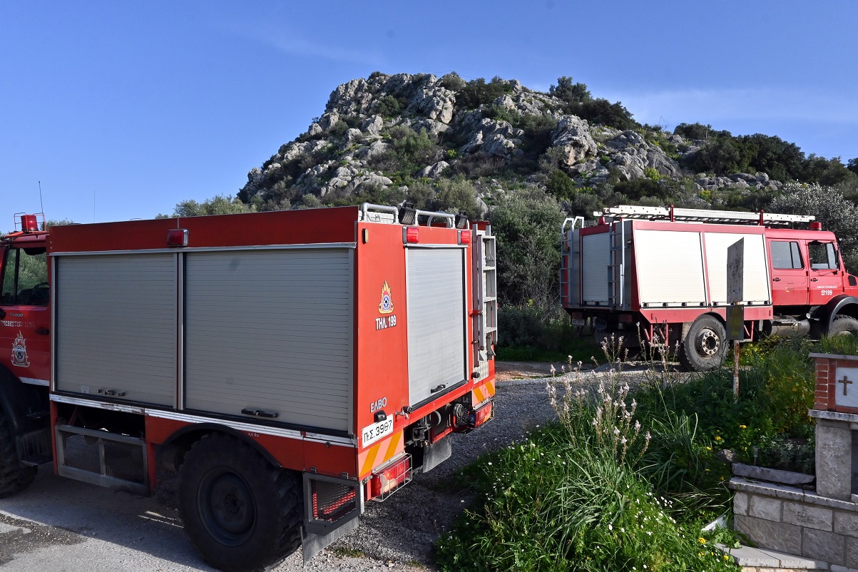 Φωτιά στα Λάβαρα Έβρου – Επιχειρούν 22 πυροσβέστες