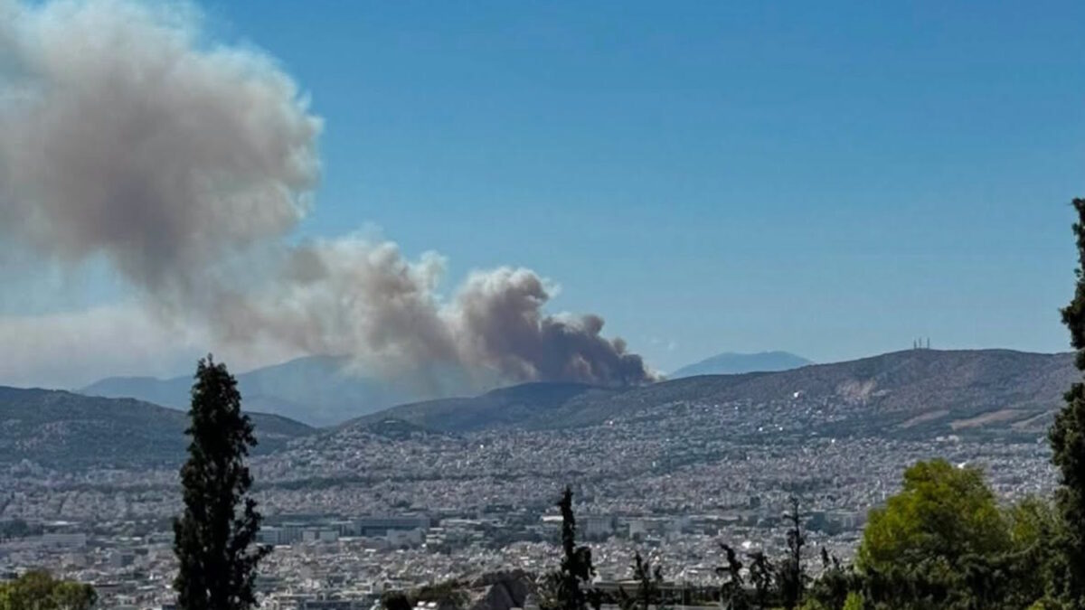 Φωτιά στο Ποικίλο Όρος