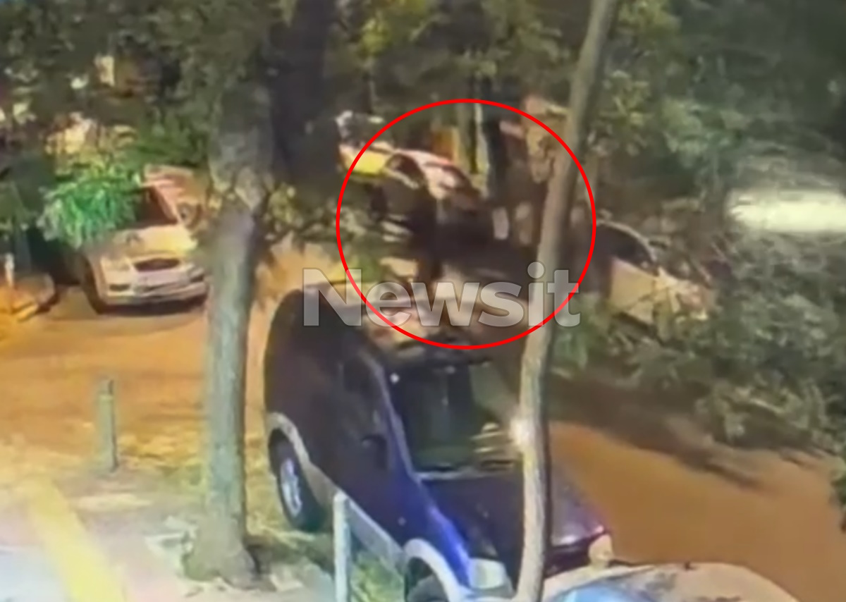 Στο μικροσκόπιο βίντεο ντοκουμέντο έξω από το γραφείο του Σταύρου Γεωργίου - Ο άνδρας με τον χαρτοφύλακα και το άτομο που τον ακολοθεί