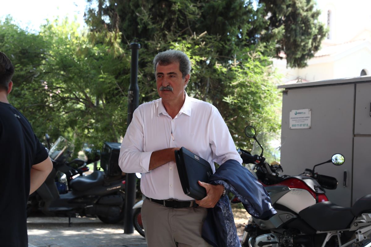 ΣΥΡΙΖΑ: Ξεκίνησε η Πολιτική Γραμματεία - Δημοψήφισμα προτείνει η Νεολαία