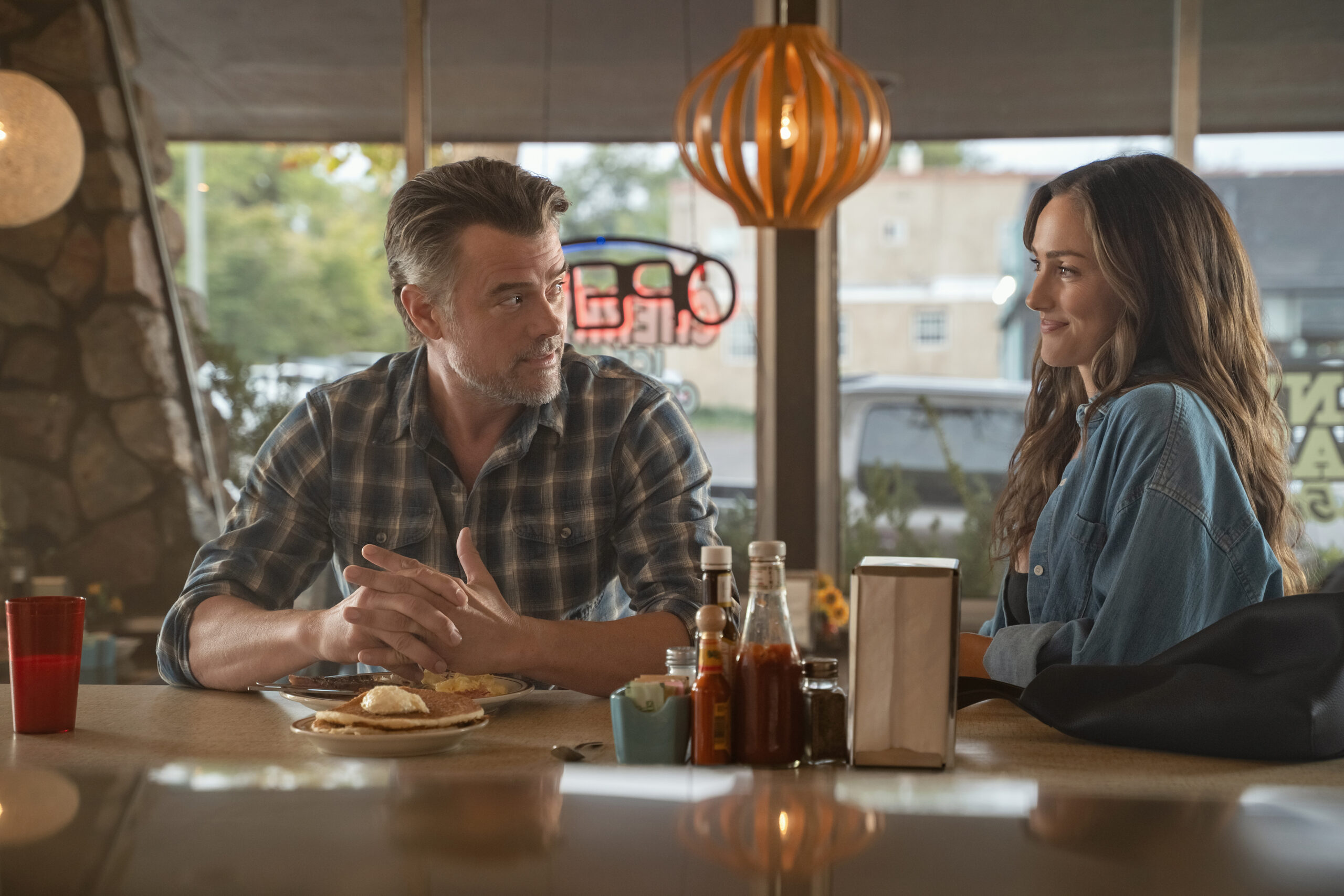 RANSOM CANYON SEASON 2. (L to R) Josh Duhamel as Staten and Minka Kelly as Quinn in Episode 203 of Ransom Canyon Season 2. Cr. Jeff Neumann