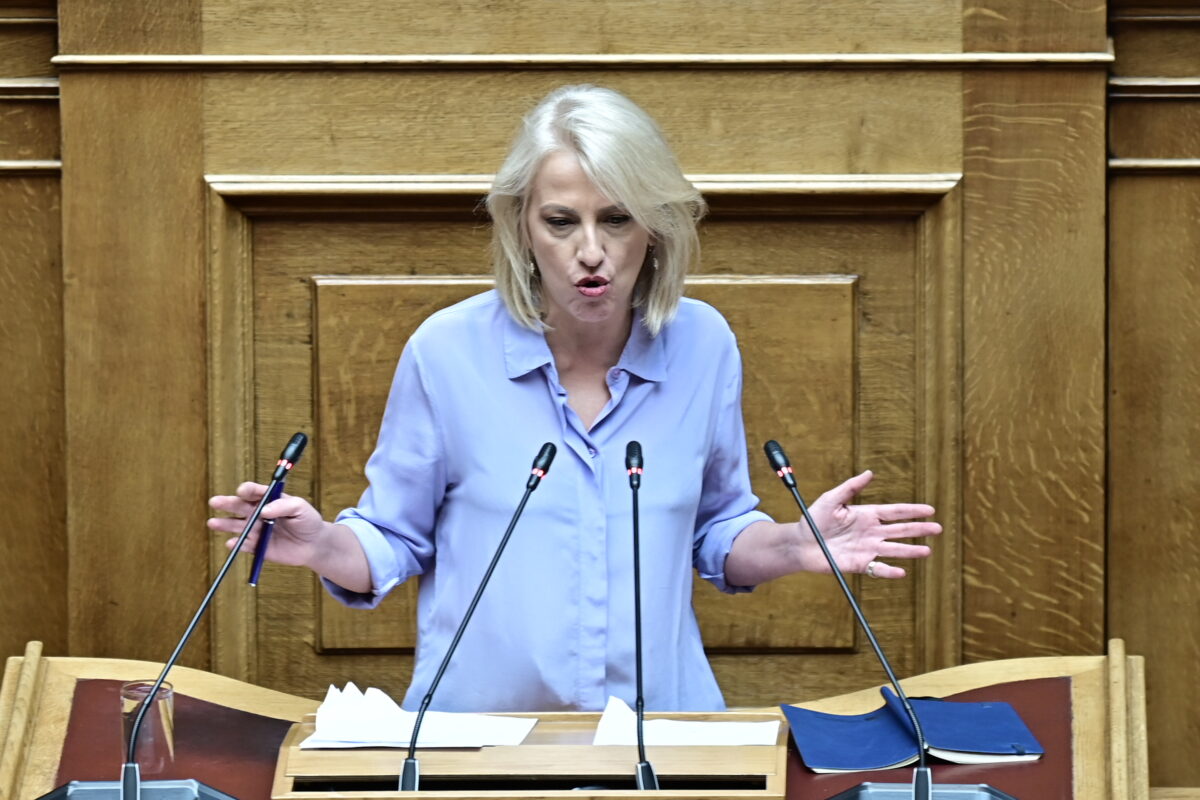 Δούρου σε Μητσοτάκη: «Η 24η Ιουλίου δεν μπορεί να συνυπάρχει με την παρουσία νοσταλγών της δικτατορίας, εκπροσώπων της ακροδεξιάς και αναθεωρητών της Ιστορίας»