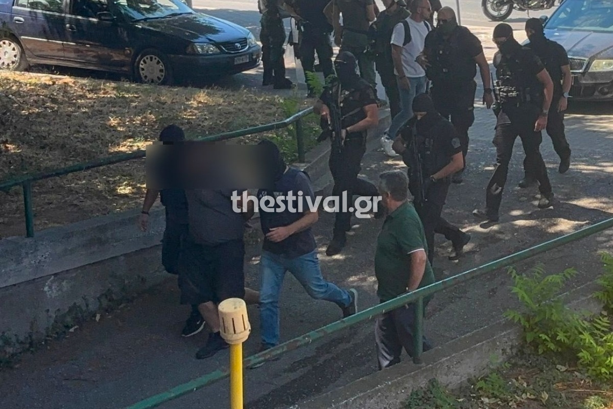 Θεσσαλονίκη: Στον ανακριτή οι 3 συλληφθέντες για την εμπρηστική επίθεση στο σπίτι της Αφροδίτης Νέστορα